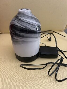 Marble Swirl Black and White Aroma Diffuser. Used one time.